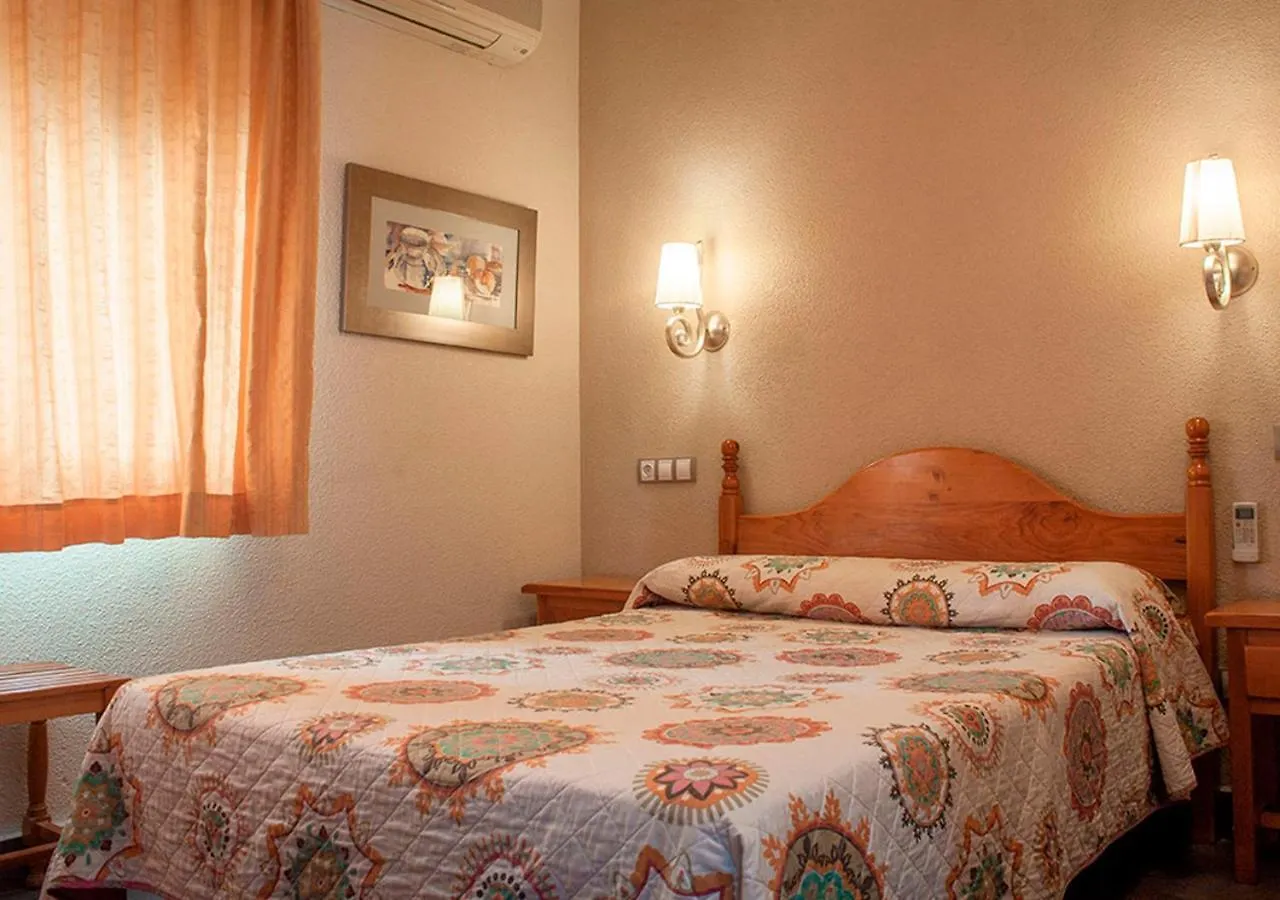Hotel La Zambra Mancha Real 2*,